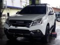 White Isuzu Mu-X 2015 for sale in Naga-2