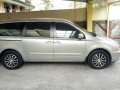 Selling Silver Kia Carnival 2010 in Parañaque-7