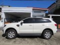 Selling White Ford Everest Ambiente 2017 in Muntinlupa-7