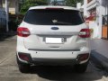Selling White Ford Everest Ambiente 2017 in Muntinlupa-5