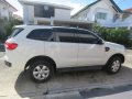 Selling White Ford Everest Ambiente 2017 in Muntinlupa-8