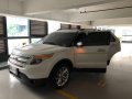 Selling White Ford Explorer 2014 in Makati-5