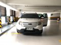 Selling White Ford Explorer 2014 in Makati-6