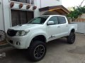 Selling White Toyota Hilux 2.5 G 2012 in Talisay-6