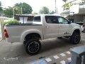 Selling White Toyota Hilux 2.5 G 2012 in Talisay-4