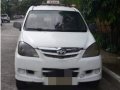 White Toyota Avanza 2011 for sale in Taguig-3