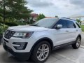 Selling White Ford Explorer 2017 in Muntinlupa-8