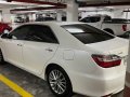 Selling Pearlwhite Toyota Camry 2018 in San Juan-4