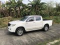 White Toyota Hilux 2013 for sale in Quezon-2