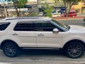 Selling White Ford Explorer 2017 in Quezon-6
