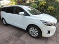 White Kia Carnival 2017 for sale in San Juan-4