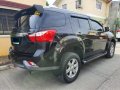 Black Isuzu Mu-X 2016 -6