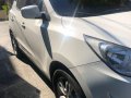 Selling White Hyundai Tucson 2013-4