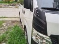 White Nissan Urvan 2016 -0