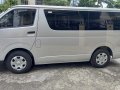 Excellent condition 2020 Hi Ace Commuter 3.0 Diesel with 5 speed manual-1