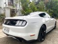 White Ford Mustang 2017-8