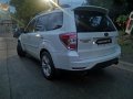 Selling White Subaru Forester 2009-3