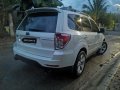 Selling White Subaru Forester 2009-2