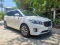 White Kia Carnival 2015-0