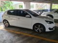  White Peugeot 308 2017-0