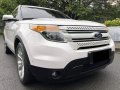 White Ford Explorer 2013 -9