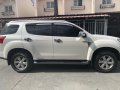 Selling Pearl White Isuzu MU-X 2017 in Manila-3