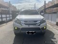 Selling Pearl White Isuzu MU-X 2017 in Manila-6