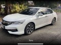 Selling Pearl White Honda Accord 2017-1