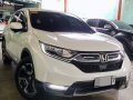 Selling White Honda CR-V 2018 in Quezon-9