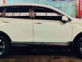 Selling White Honda CR-V 2018 in Quezon-5