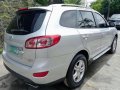 Selling Brightsilver Hyundai Santa Fe 2011 in Pasig-6