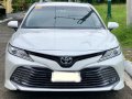 Selling Pearl White Toyota Camry 2019 in Parañaque-6