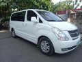 Hyundai Grand Starex Gold 2010mdl matic dzl swivel mid chair. Dual sliding doors. Leather seats. 80t-4