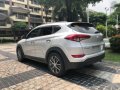 Selling Pearl White Hyundai Tucson 2016 in Caloocan-4