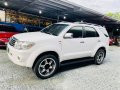 Need to sell White 2010 Toyota Fortuner G AUTOMATIC TURBO DIESEL 75,000 KMS ONLY 20" MAGS!-3