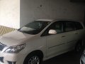 Selling Pearl White Toyota Innova 2012 in Quezon-8