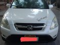 Selling White Honda CR-V 2004 in Makati-7