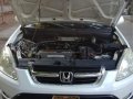 Selling White Honda CR-V 2004 in Makati-6