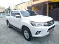 Selling White Toyota Hilux 2017 in Batangas-0