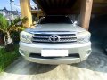 Selling Pearl White Toyota Fortuner 2009 in Manila-3