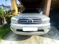 Selling Pearl White Toyota Fortuner 2009 in Manila-0