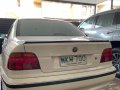 Selling Pearl White Bmw 520I 2000 in Pasay-1