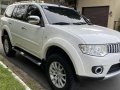 Pearl White Mitsubishi Montero 2011 for sale in Automatic-9