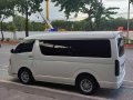 Selling White Toyota Hiace 2017 in Manila-6