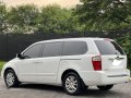 White Kia Carnival 2010 for sale in Las Piñas-8