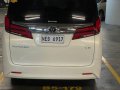 Selling White Toyota Alphard 2020 in Quezon City-4