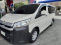 Selling White Toyota Hiace Commuter 2020 in Manila-8