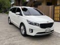 Selling Pearl White Kia Carnival 2016 in Pasig-9