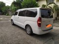 Selling White Hyundai Starex 2015 in Manila-6