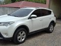 Selling Pearl White Toyota RAV4 2014 in Santa Ana-0